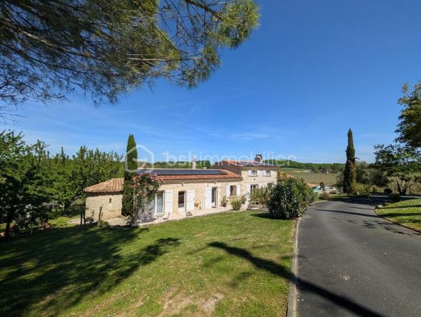A louer LONGèRE  7 PIECES 215 M2  VILLEGOUGE