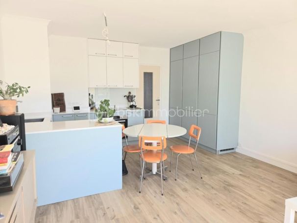 A louer APPARTEMENT T3 58 M2 BORD DE MER SETE