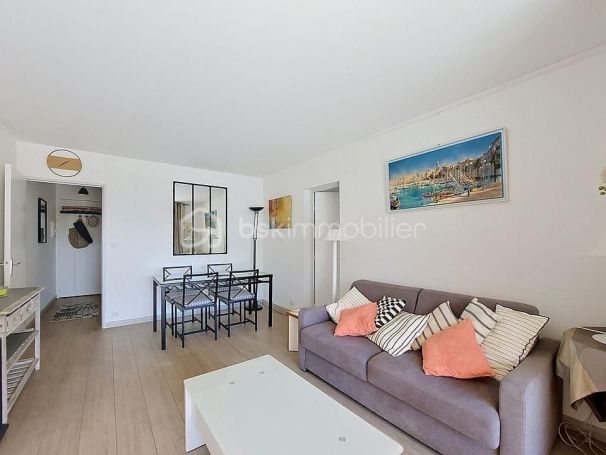 A louer APPARTEMENT T2 45 M2 TERRASSE BORD DE MER SANARY SUR MER