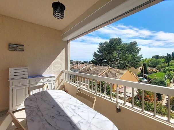 A louer APPARTEMENT T2 45 M2 TERRASSE BORD DE MER SANARY SUR MER