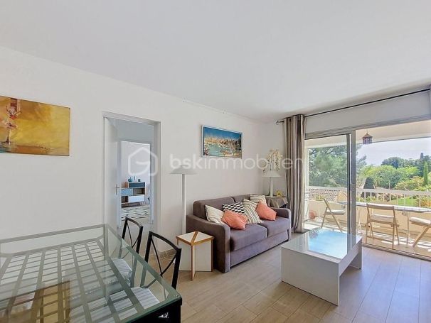 A louer APPARTEMENT T2 45 M2 TERRASSE BORD DE MER SANARY SUR MER