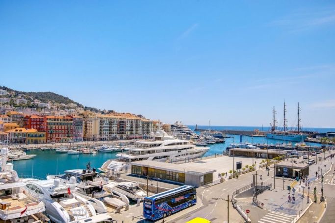 A louer APPARTEMENT T4 79 M2 VUE MER NICE