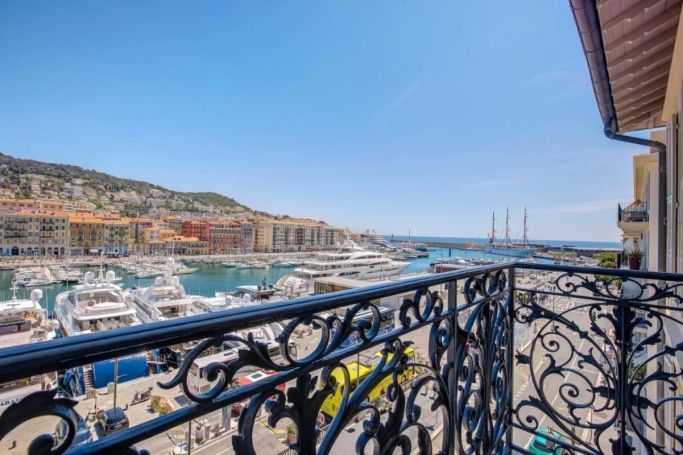 A louer APPARTEMENT T4 79 M2 VUE MER NICE