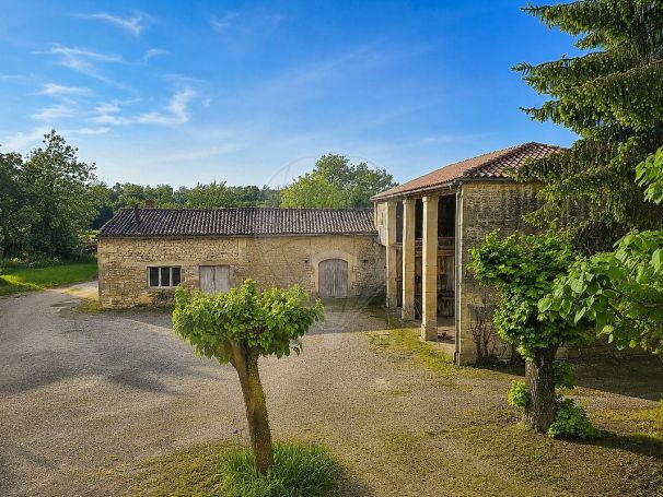 A louer MAISON  DE MAîTRE  MIGRON