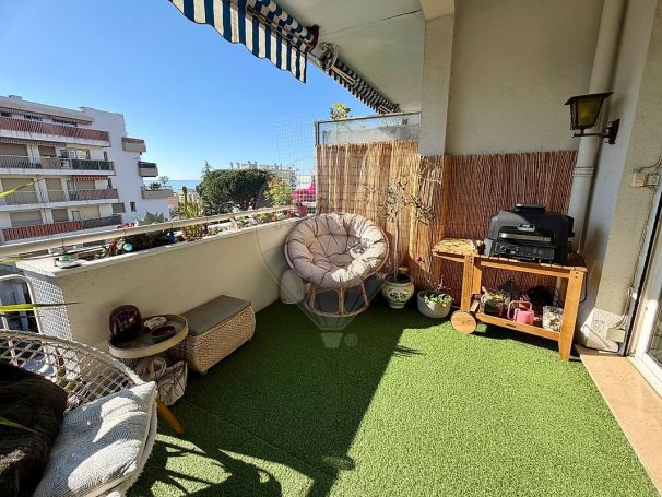 A louer APPARTEMENT T3 75 M2 TERRASSE BORD DE MER NICE