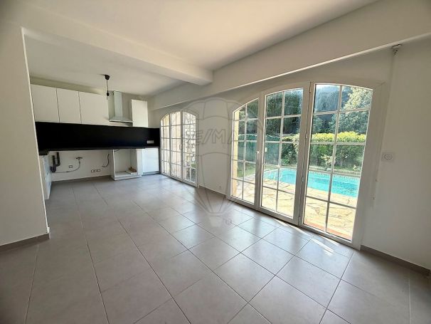 A louer MAISON  CONTEMPORAINE BORD DE MER NICE