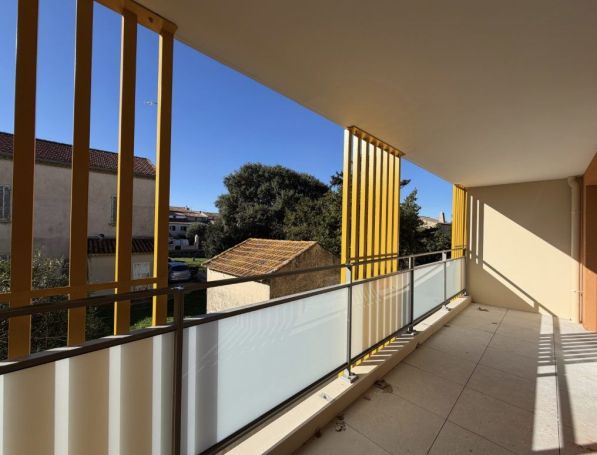 A louer APPARTEMENT T2 49 M2 TERRASSE BORD DE MER SIX FOURS LES PLAGES