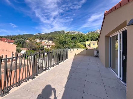 SPACIEUX T3 EN DUPLEX de 98 m² GRANDE TERRASSE CAP BRUN 83000 Toulon