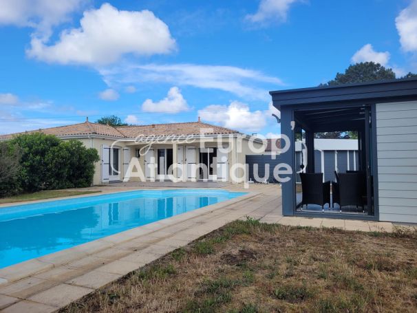 A vendre MAISON  4 PIECES 102 M2 BORD DE MER LES MATHES