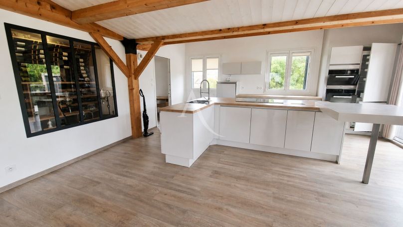 A vendre MAISON 6 PIECES 212 M2 BORD DE MER TALMONT SAINT HILAIRE