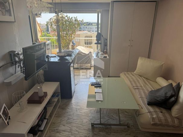 A louer STUDIO  27 M2 PLAGE à PIED SAINT LAURENT DU VAR