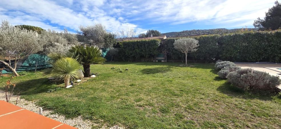 A louer MAISON  5 PIECES 128 M2  CUGES LES PINS