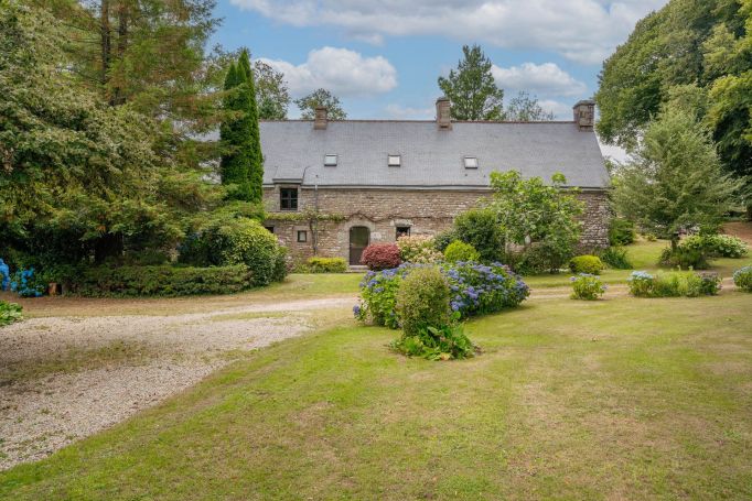 A vendre Deux LongEres du XVIIIEme en campagne 14 PIECES 406 M&sup2; ELVEN