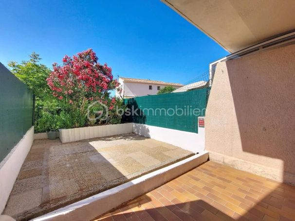 A louer STUDIO  20 M2 TERRASSE BORD DE MER SIX FOURS LES PLAGES