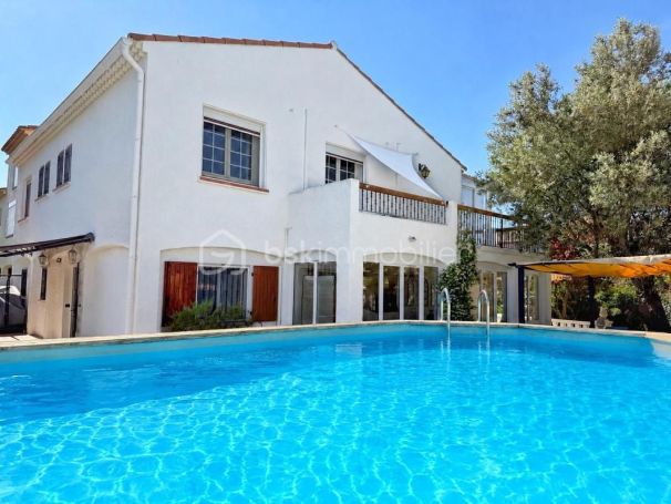 A louer MAISON  6 PIECES 200 M2 BORD DE MER AGDE