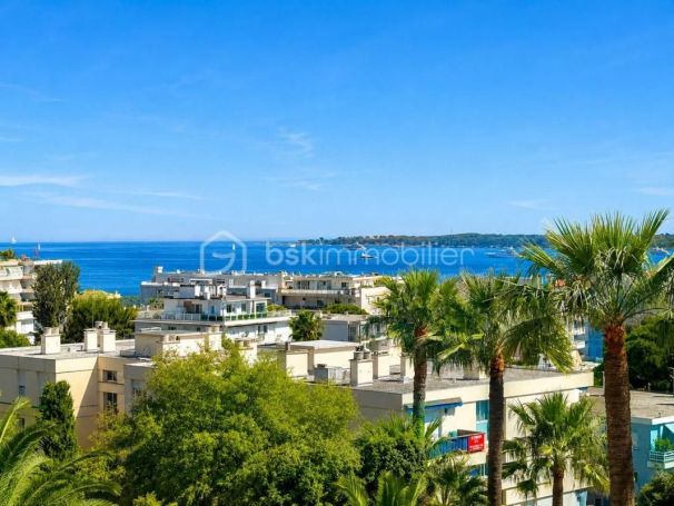 A louer APPARTEMENT T3 65 M2 TERRASSE VUE MER CANNES