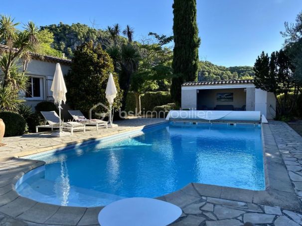 A louer MAISON  8 PIECES 150 M2  SALERNES