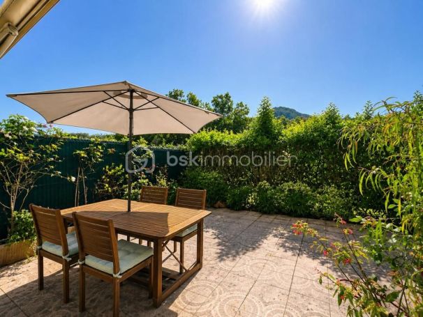 A louer APPARTEMENT T2 38 M2 TERRASSE PLAGE à PIED MANDELIEU LA NAPOULE