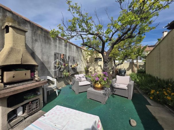 A louer MAISON  3 PIECES 82 M2 BORD DE MER PORT DE BOUC