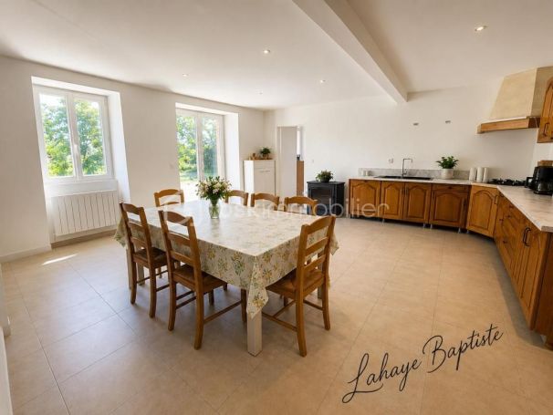 A louer LONGèRE  6 PIECES 146 M2  BLAIN