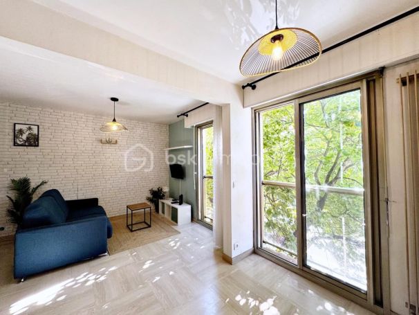 A louer STUDIO  25 M2 BORD DE MER HYERES
