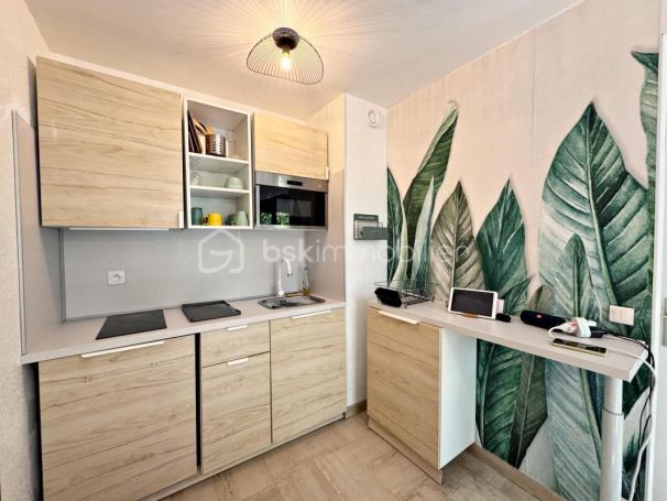 A louer STUDIO  25 M2 BORD DE MER HYERES
