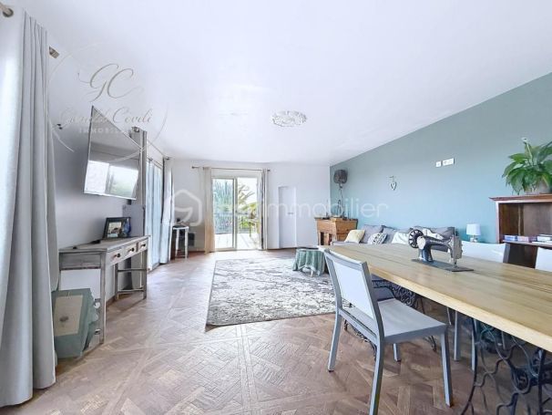 A louer APPARTEMENT DE PRESTIGE T5 130 M2 TERRASSE BORD DE MER VALLAURIS