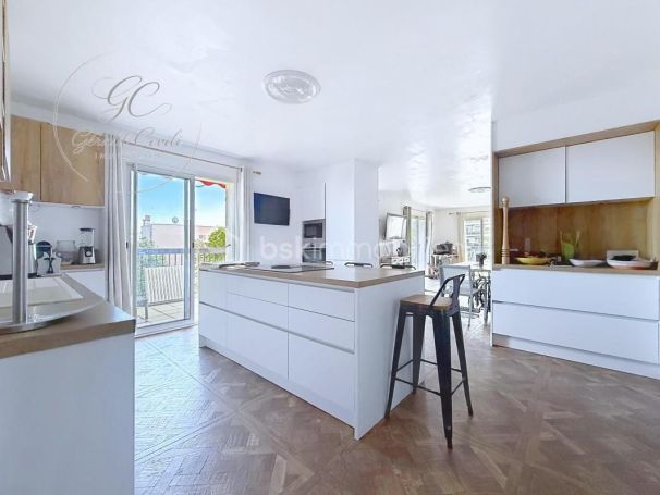 A louer APPARTEMENT DE PRESTIGE T5 130 M2 TERRASSE BORD DE MER VALLAURIS