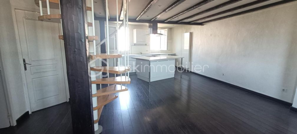 A louer APPARTEMENT DUPLEX T3 64 M2 BORD DE MER LA SEYNE SUR MER