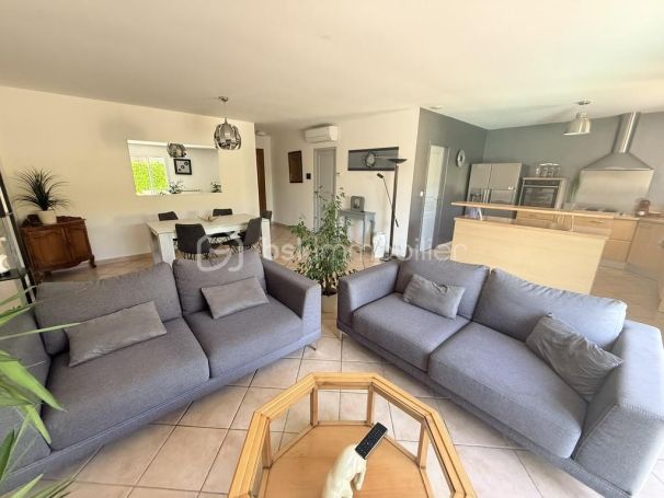 A louer MAISON  4 PIECES 103 M2 BORD DE MER POUSSAN