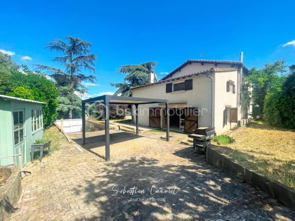 A louer MAISON  6 PIECES 220 M2  SAINT CLEMENT DE RIVIERE