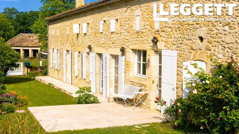 A louer LONGèRE  9 PIECES 295 M2  PELLEGRUE