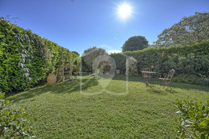 A louer APPARTEMENT T3 80 M2 TERRASSE BORD DE MER ANTIBES