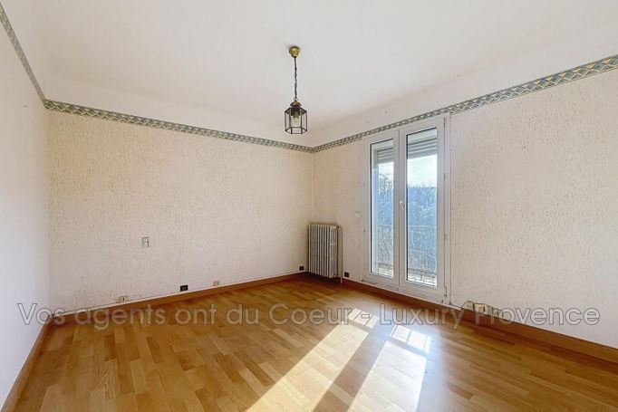 A louer APPARTEMENT T7 135 M2  GARDANNE