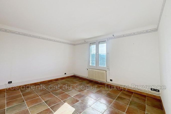 A louer APPARTEMENT T7 135 M2  GARDANNE