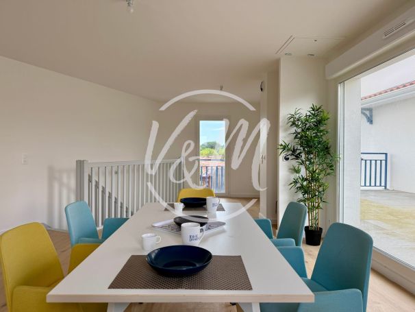 A vendre APPARTEMENT T4 DUPLEX 104 M&sup2; DERNIER ETAGE Andernos-les-Bains