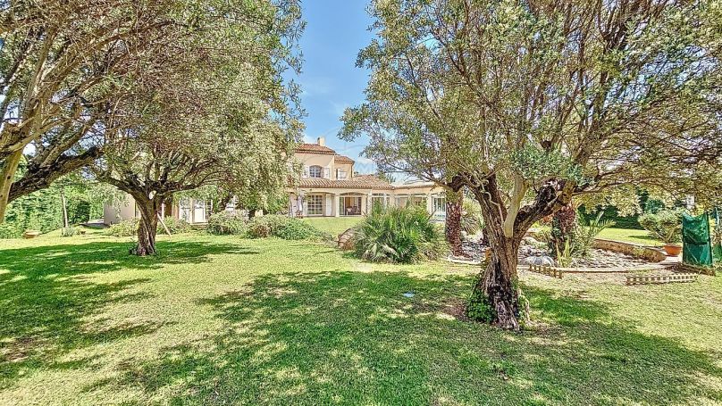 A louer MAISON  8 PIECES 310 M2  PERPIGNAN