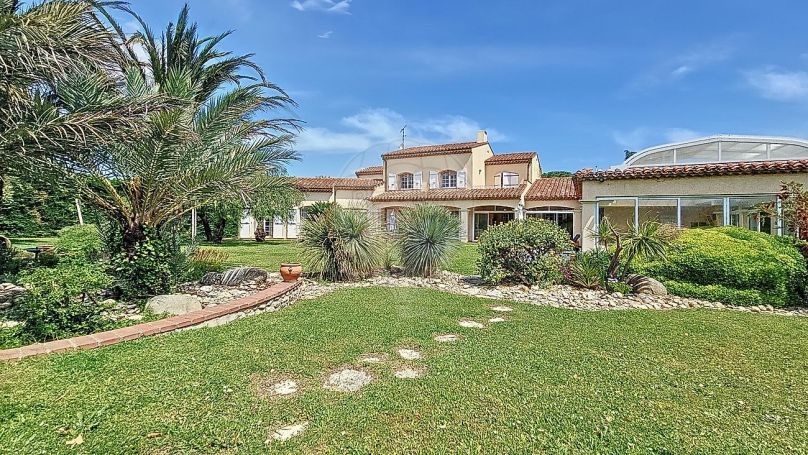 A louer MAISON  8 PIECES 310 M2  PERPIGNAN