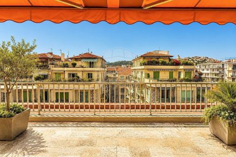 A louer APPARTEMENT DE PRESTIGE T3 74 M2 TERRASSE BORD DE MER NICE