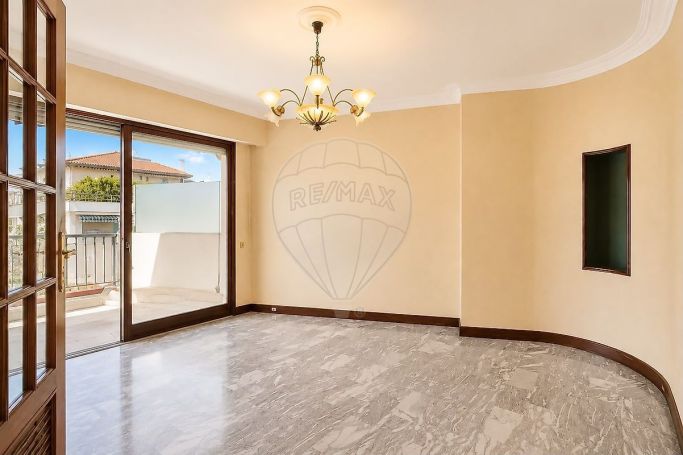 A louer APPARTEMENT DE PRESTIGE T3 74 M2 TERRASSE BORD DE MER NICE