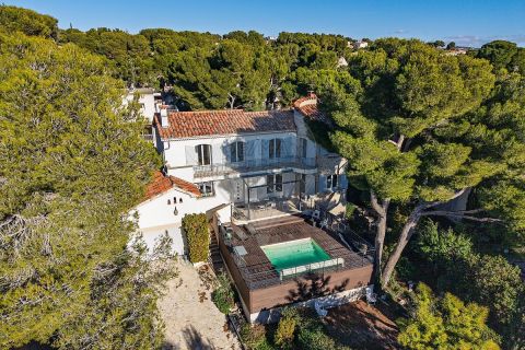A louer MAISON  D'ARCHITECTE PIEDS DANS L'EAU CARRY LE ROUET