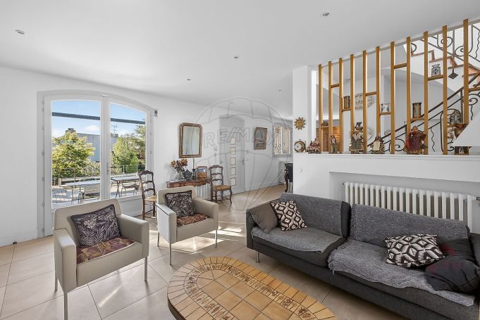 A louer MAISON  D'ARCHITECTE PIEDS DANS L'EAU CARRY LE ROUET