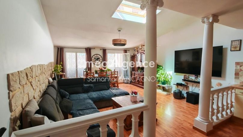 A louer APPARTEMENT DUPLEX T3 85 M2 BORD DE MER FREJUS