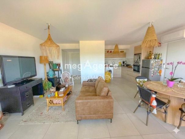 A louer APPARTEMENT T3 64 M2 TERRASSE BORD DE MER COGOLIN