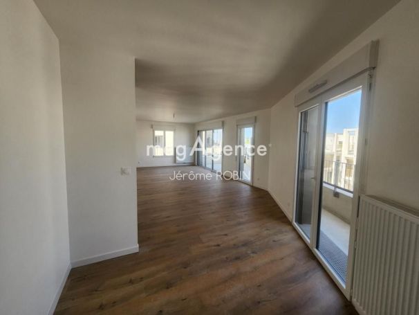 A louer APPARTEMENT DUPLEX DE PRESTIGE NEUF T5 127 M2  BORDEAUX