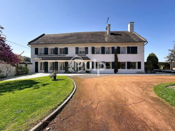 A louer MAISON  DE MAîTRE  HESDIN