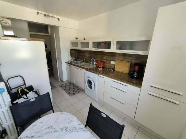 A louer APPARTEMENT T3 80 M2  BAGNOLS SUR CEZE