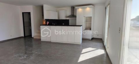 A louer APPARTEMENT DE PRESTIGE T3 115 M2 TERRASSE NIMES