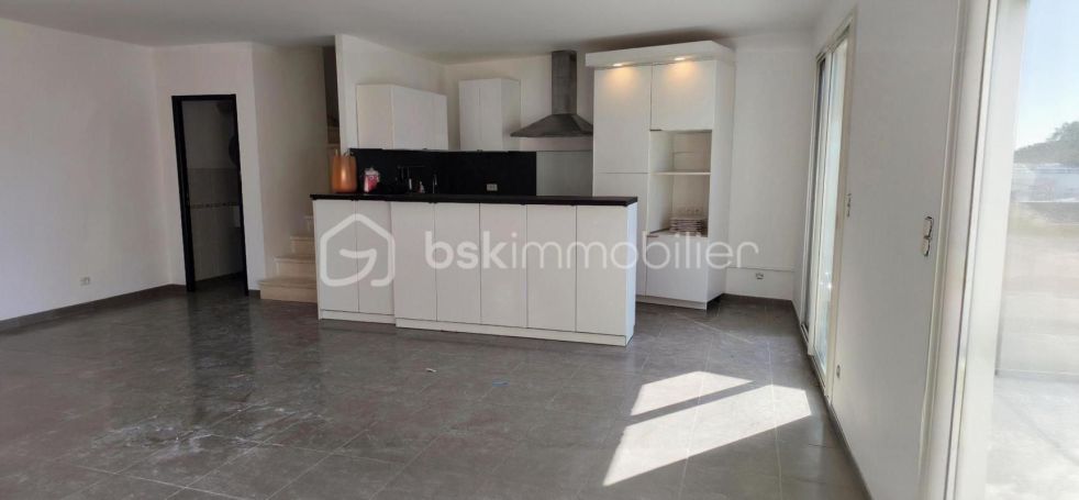 A louer APPARTEMENT DE PRESTIGE T3 115 M2 TERRASSE  NIMES