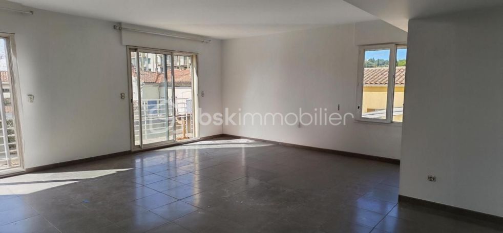 A louer APPARTEMENT DE PRESTIGE T3 115 M2 TERRASSE  NIMES
